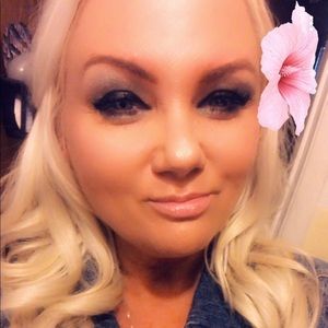 Meet your Posher, Denise